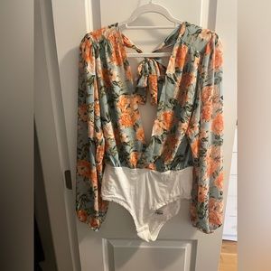 Bodysuit, vneck, floral